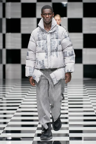Look 17